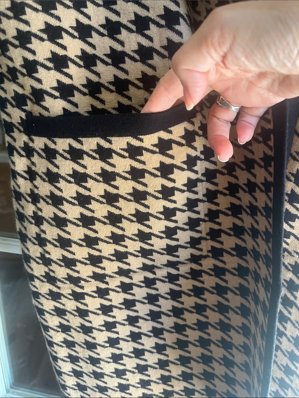 Ann Taylor Black and Camel Houndstooth Open Cardigan Blazer - Picture 3 of 5